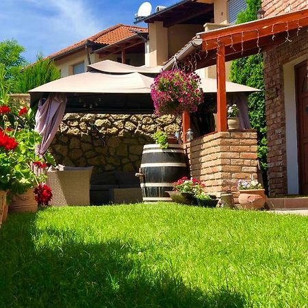 Janicsar Garden Apartman Eger Eksteriør bilde