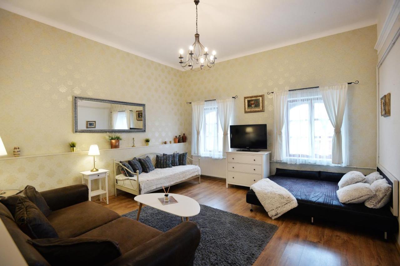 Janicsar Garden Apartman Eger Eksteriør bilde
