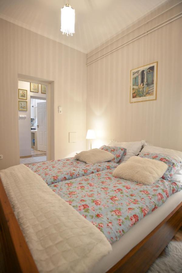 Janicsar Garden Apartman Eger Eksteriør bilde