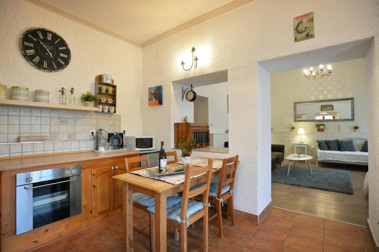 Janicsar Garden Apartman Eger Eksteriør bilde