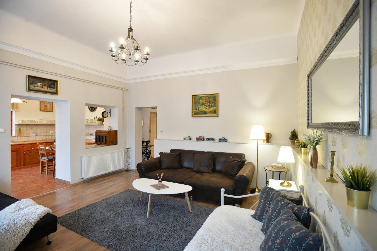 Janicsar Garden Apartman Eger Eksteriør bilde