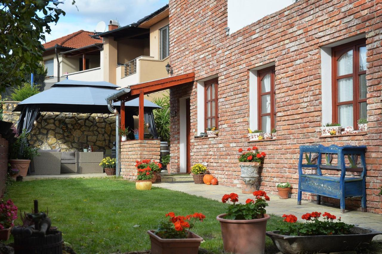 Janicsar Garden Apartman Eger Eksteriør bilde