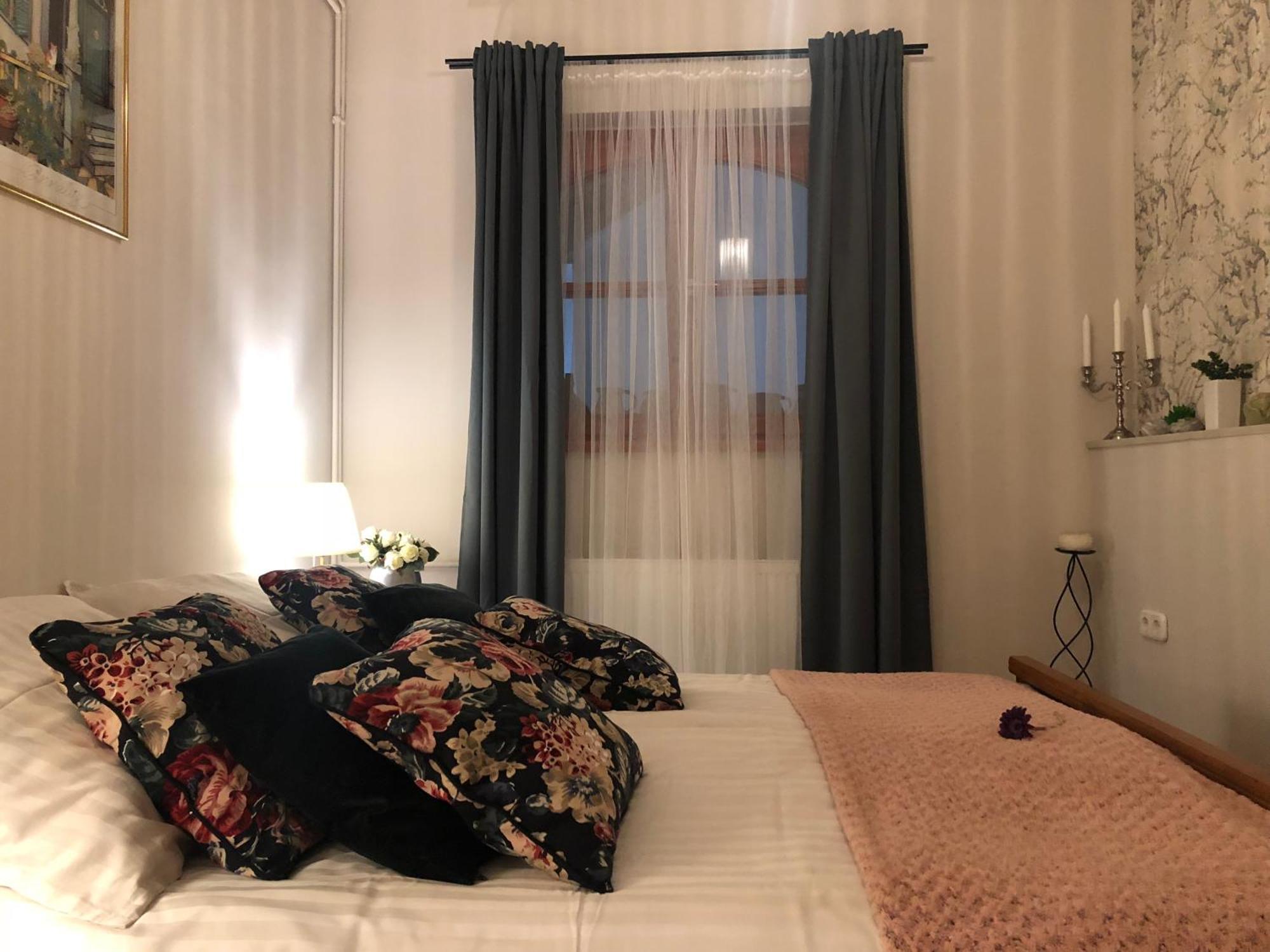 Janicsar Garden Apartman Eger Eksteriør bilde