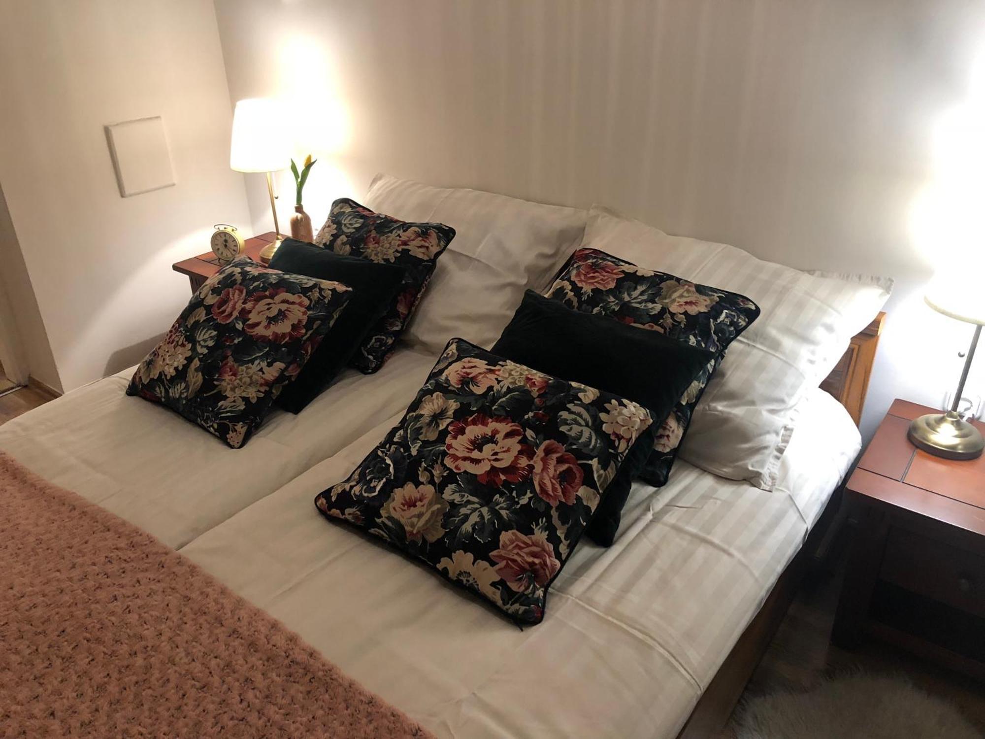 Janicsar Garden Apartman Eger Eksteriør bilde