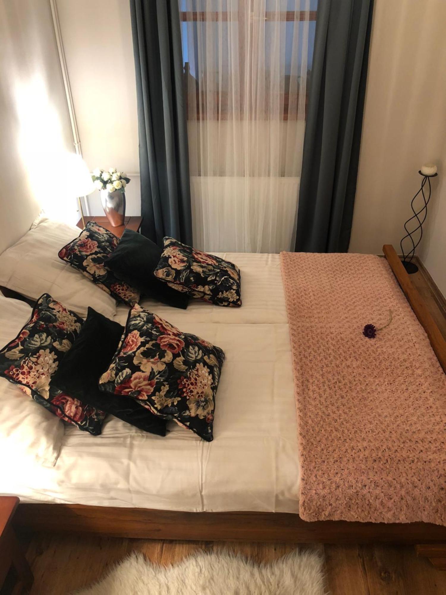Janicsar Garden Apartman Eger Eksteriør bilde
