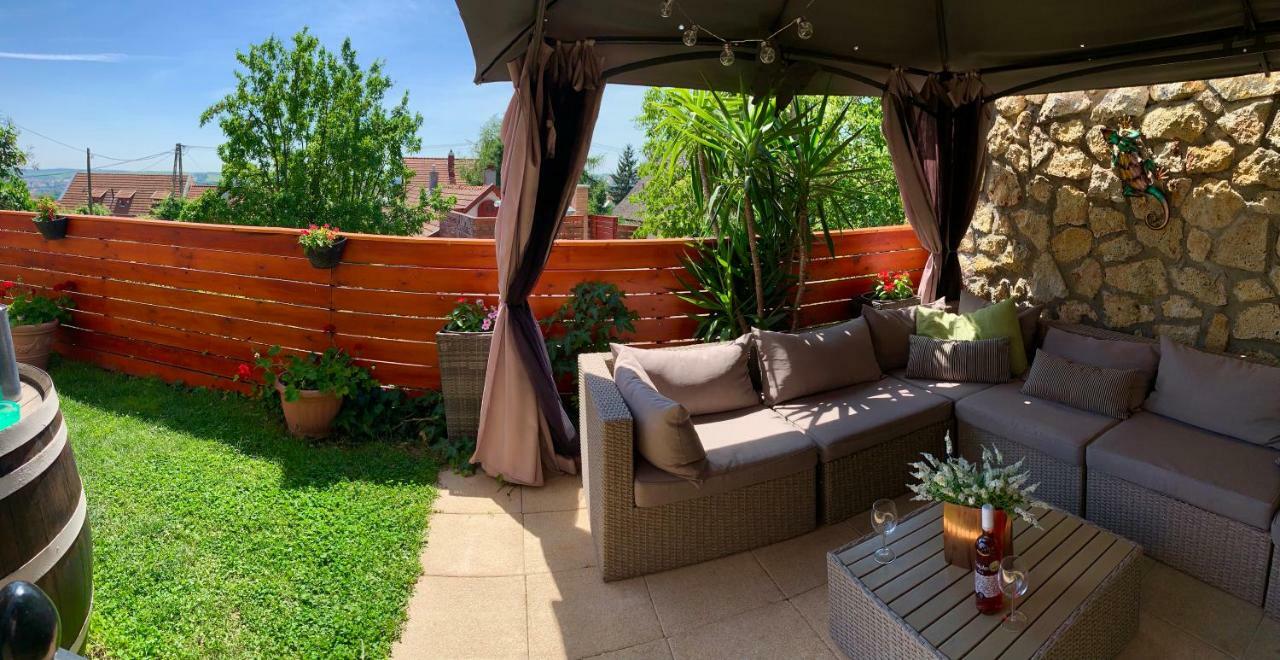 Janicsar Garden Apartman Eger Eksteriør bilde