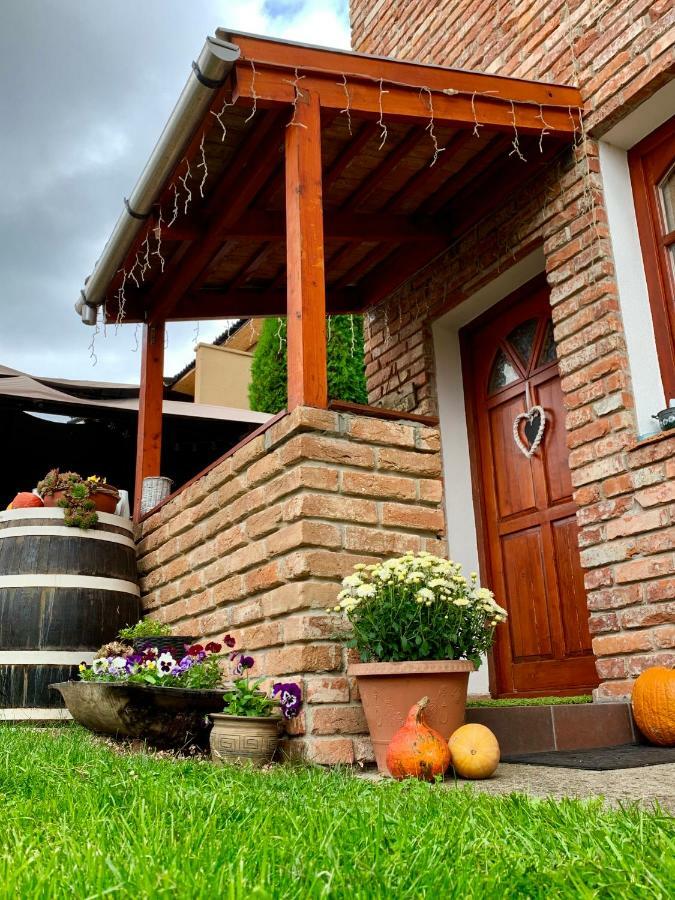 Janicsar Garden Apartman Eger Eksteriør bilde